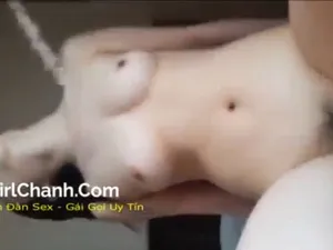 Em gái rên khoái lên đỉnh trong tư thế "cưỡi ngữa"