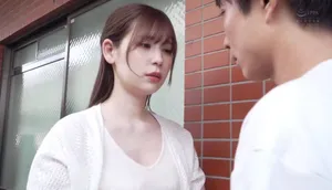 Chồng yêu tẻ nhạt, bà xã nhận ra cậu thanh niên nhà kề bên tốt hơn