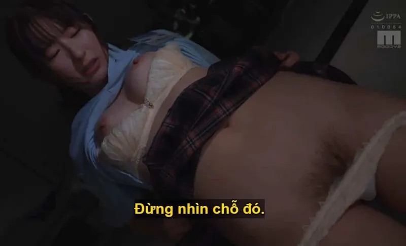 Sếp lớn mưu tính sẽ đụ em nhân viên kiêu kỳ lười nhác, suốt ngày chỉ chăm chăm chat chit với trai.